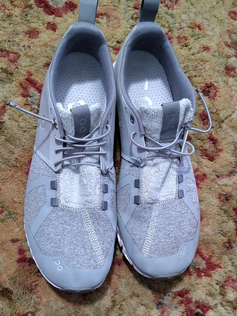 On Running Light Gray Mens Sneakers with Knit Upper9.5 $65